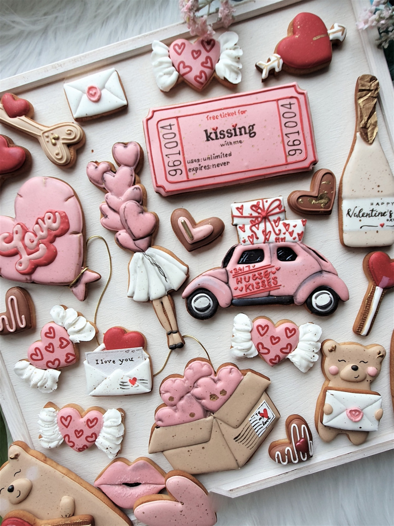 CIASTKO DZIEWCZYNA Z BALONAMI W PUDEŁKU